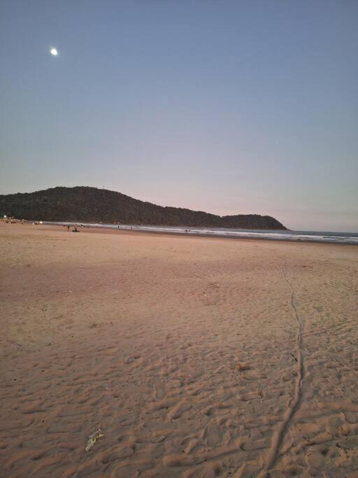 Kitnet Pé Na Areia, Em Frente A Praia. Apartment *