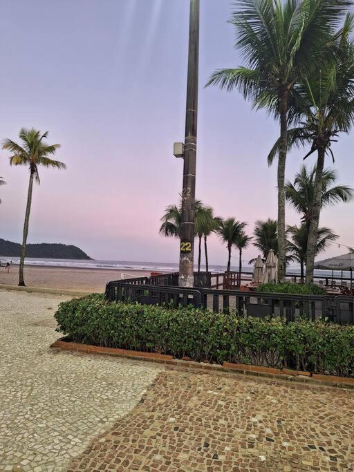 Kitnet Pé Na Areia, Em Frente A Praia. *